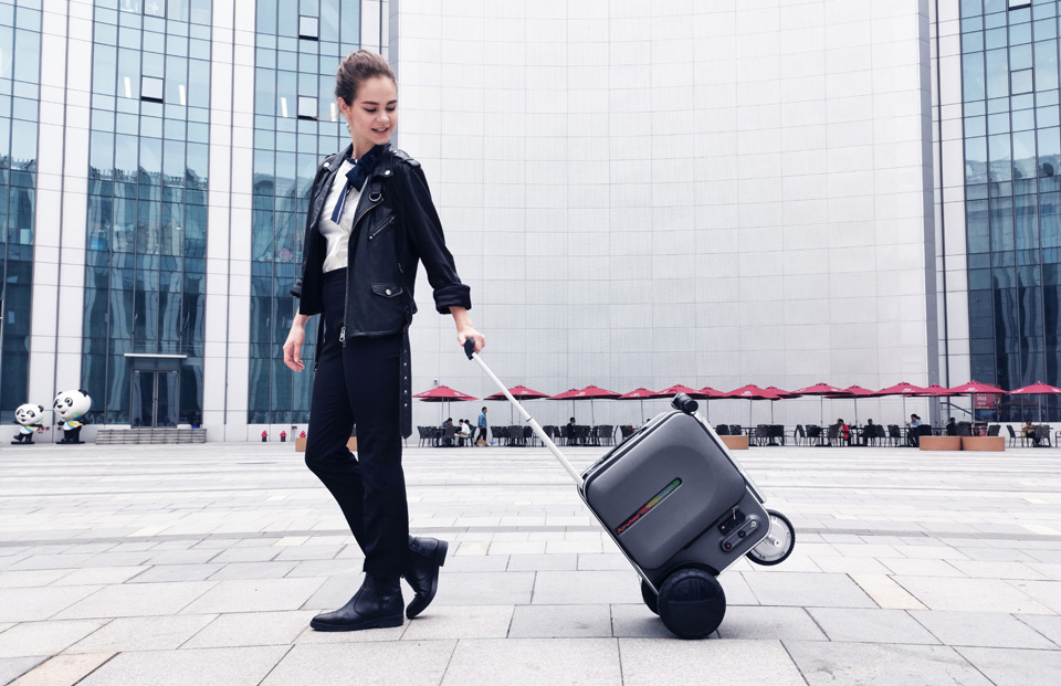 bbin宝盈集团Airwheel SE3 智能旅行箱