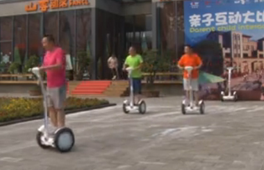 Airwheelbbin宝盈集团平衡车参与录制，亲子游戏火热进行中~