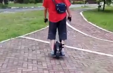  Airwheelbbin宝盈集团平衡车经典X3,怎么骑怎么帅！么么~~