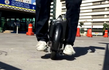 Airwheelbbin宝盈集团平衡车，男神骑上超帅的~~