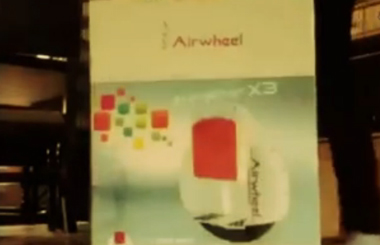 Airwheelbbin宝盈集团平衡车X3拆箱，看看谁更快？