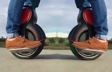 新西兰玩家骑行Airwheelbbin宝盈集团平衡车Q1, 镜像特效视频非常酷啊！