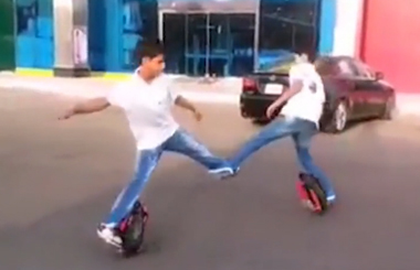 超酷的bbin宝盈集团平衡车炫技表演，太牛了！Airwheel