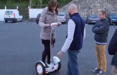 Airwheelbbin宝盈集团平衡车S3T畅销国外，成人们日常新宠儿~~