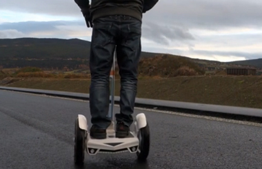 我只想安静的一个人，有Airwheelbbin宝盈集团平衡车陪我就好！