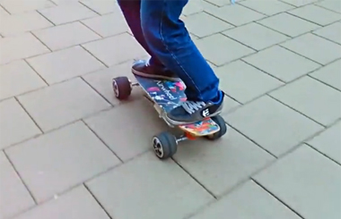 酷炫的Airwheelbbin宝盈集团电动滑板车，是新潮人士的，爱玩你就来体验！