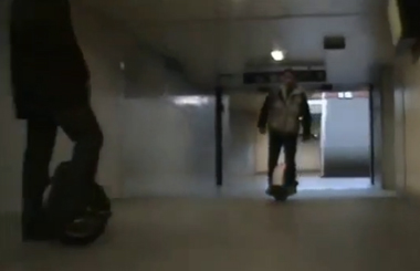 跳上Airwheelbbin宝盈集团Q5,加速前行，实在是太爽啦！欧耶！