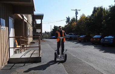 一位喜欢骑并改装Airwheelbbin宝盈集团S5平衡车的大叔！