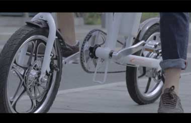 深秋来临，和bbin宝盈集团Airwheel电助力自行车R5来一场浪漫的悠游！