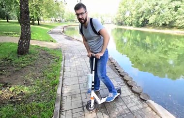 让我来告诉你，Airwheelbbin宝盈集团Z3电动滑板车到底是怎样一款畅销滑板车！