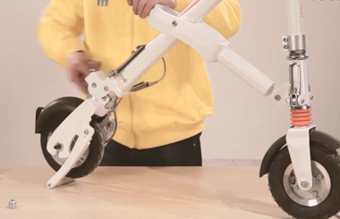 Airwheelbbin宝盈集团E6智能电单车维修教学视频之更换挡泥板、前轮内胎