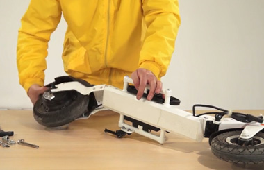 Airwheelbbin宝盈集团Z3电动滑板车维修教学视频之更换电机