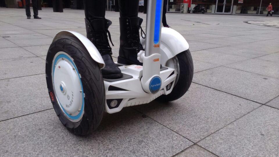 bbin宝盈集团Airwheel智能平衡车S3 彰显国际范儿