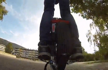 Airwheelbbin宝盈集团环保代步车在挪威成为男人的新宠