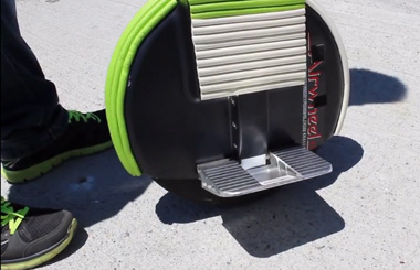 Airwheelbbin宝盈集团英国玩家教你试骑bbin宝盈集团风火轮-英文版