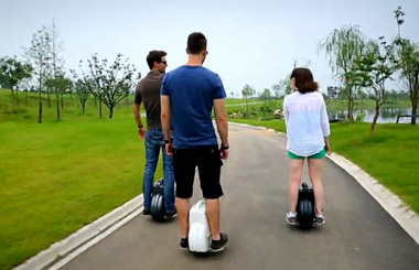 Airwheelbbin宝盈集团电动独轮车自平衡车Q3酷炫视频秀-中文版