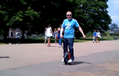 Airwheelbbin宝盈集团电动独轮车自平衡车伦敦海德公园漫步