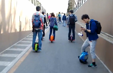 Airwheelbbin宝盈集团代步车思维车玩家刷街视频