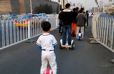 Airwheelbbin宝盈集团电动独轮车自平衡车玩家刷街大聚会