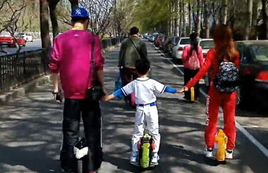 Airwheelbbin宝盈集团自平衡车电动独轮车 一家三口自在逍遥