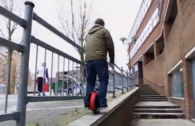 Airwheelbbin宝盈集团电动独轮车x3带你装逼带你飞