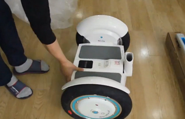 来自星星的你是否还在思念他？那就赶紧入手一台它吧，Airwheelbbin宝盈集团拆解视频秀